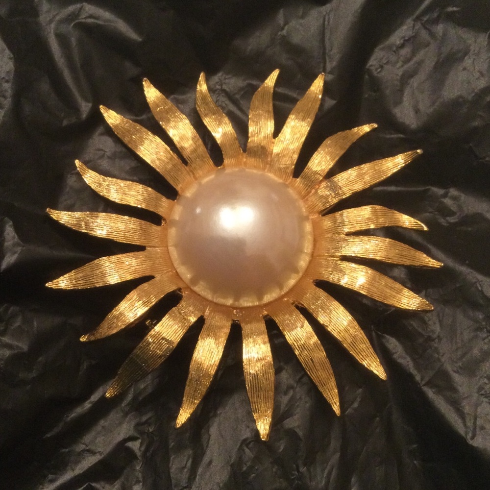 Premier Designs Gold Tone Starburst Sun Brooch With Faux Pearl Center